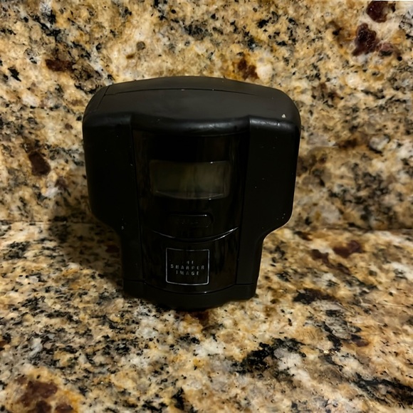 The Sharper Image AutoWine Vacuum Seal - Picture 1 of 5